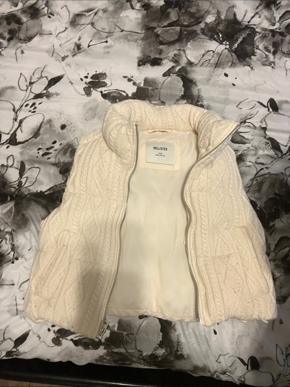 Hollister Cream Cable-Knit Puffer Vest